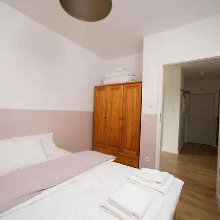 Apartament N8 *