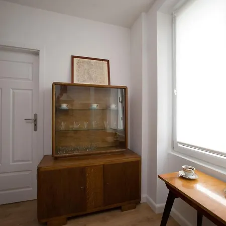 Apartament N8 *